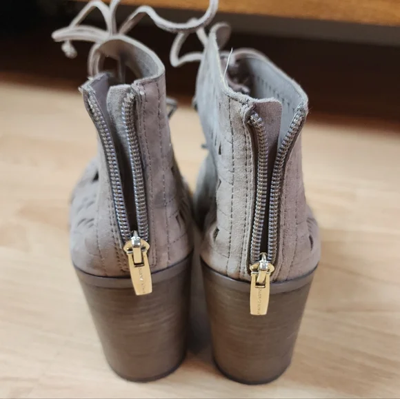 Vince Camuto Suede Leather Tarita Laser Cut Lace Up Ankle Open Toe Heels Sz 13 - Picture 10 of 16